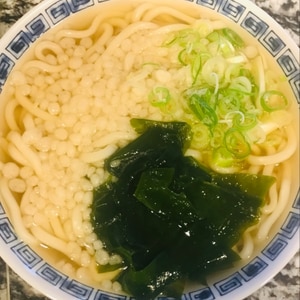 茅乃舎だしを使って☆シンプルわかめうどん